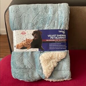 💥NEW ITEM 💥 Blue Plush Reversible Dog Blanket Bedding